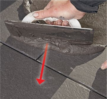 Klinker trappa: Blanda fogmassan enligt anvisning på förpackningen Klinker trappa: Blanda fogmassan enligt anvisning på förpackningen